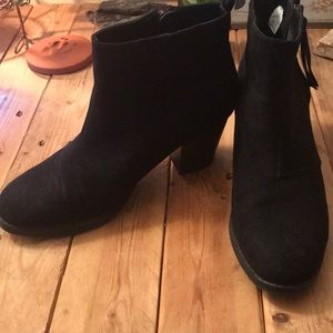 Black boot heels